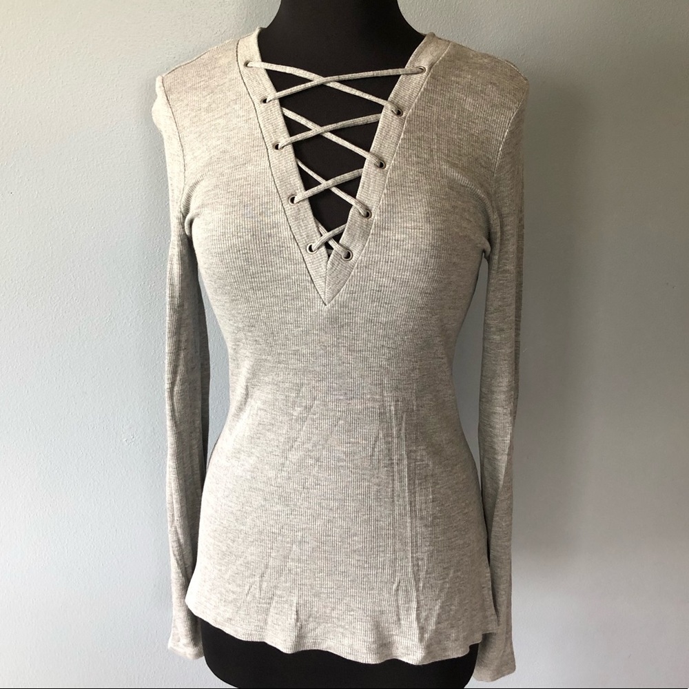 🔘JESSICA SIMPSON NWOT V-Neck Tee🔘